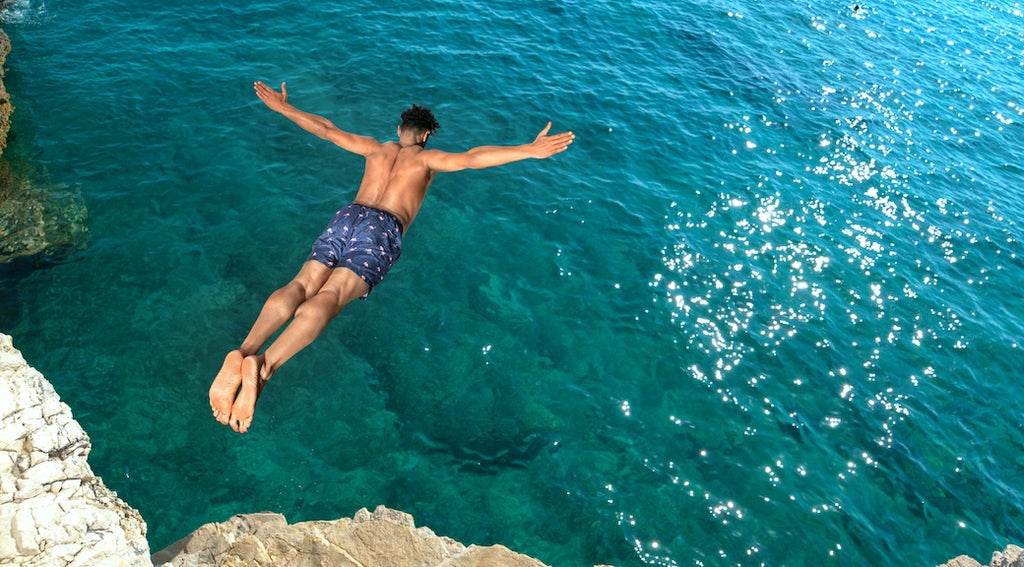 CLIFF DIVING